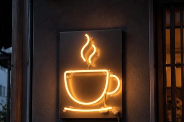 店の入口脇の壁に付けた、カップ形のネオン